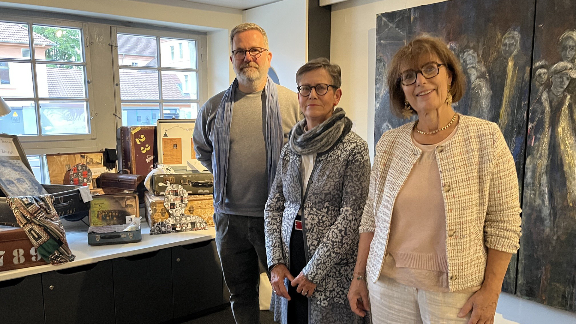 RÜCKBLICK: Große Resonanz bei Vernissage zur Ausstellung „Valise Mémoire – Erinnerungskoffer“-